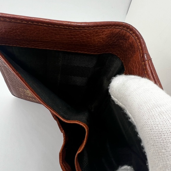 GUC Burberry Beige Bifold Wallet - Picture 7 of 8